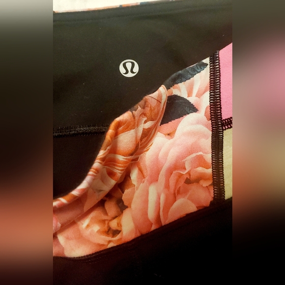SZ 6 LULULEMON SECRET GARDEN  WUNDER UNDER PANT REVERSIBLE - Picture 5 of 7